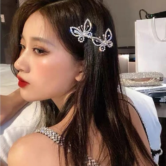 Rhinestone Butterfly Decor Hair Clip - Picture 3 of 6